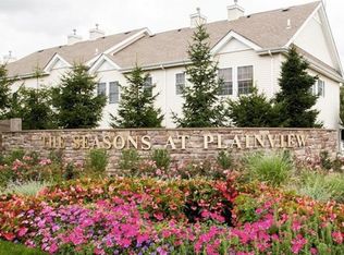 17 Autumn Dr, Plainview, NY 11803