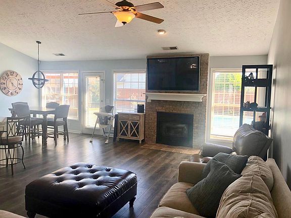 5th image of 301 Ravenwood Pl