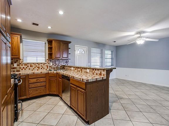4th image of 635 Classen Dr