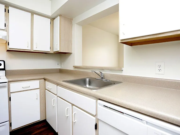 Forest Hills Townhomes — Photo 16