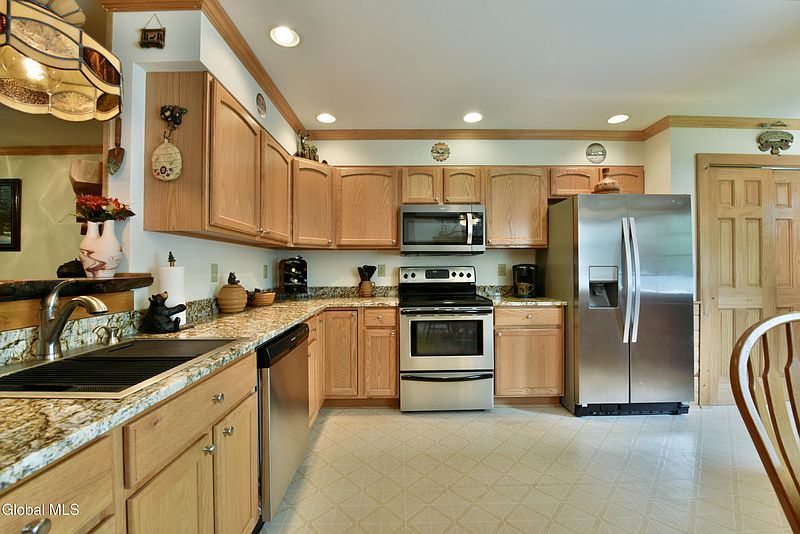 3rd image of 28 Balsam Crest Lane # C