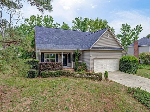 3rd image of 104 Rocky Chase Dr