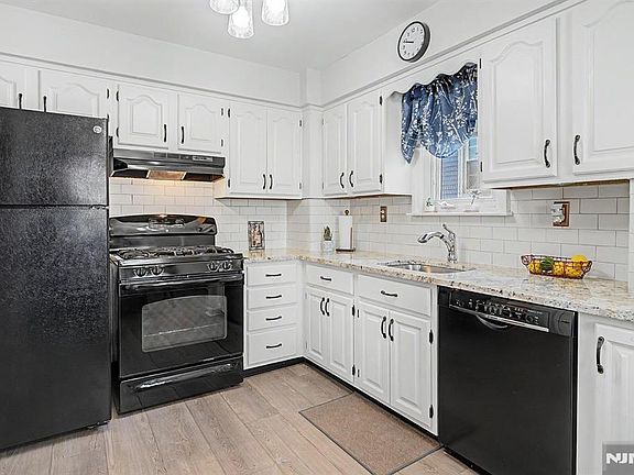 5th image of 428 Innes Rd