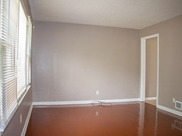 8907 E 73rd St — Photo 5