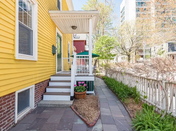 106 Hamilton St #1, Cambridge, MA 02139