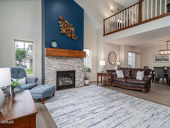2nd image of 4727 Lynnbrook Ln