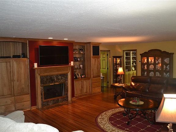 3rd image of 34 Park Forest Ln