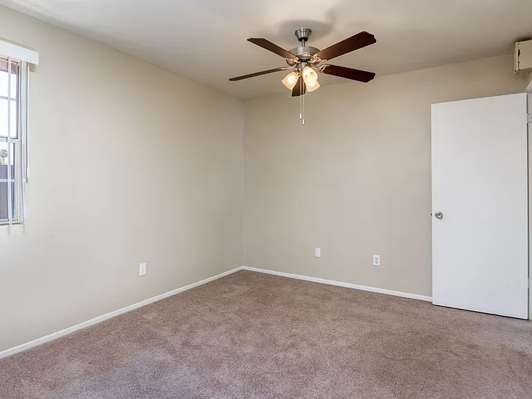Escondido Apartments — Photo 38