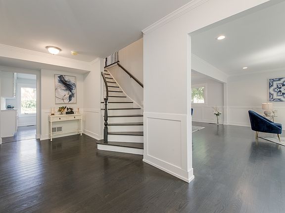 4th image of 1128 N Ventura Dr