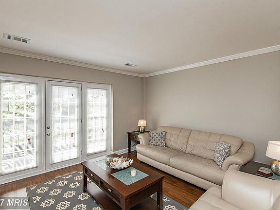 5th image of 4055 Chesterwood Dr #4055