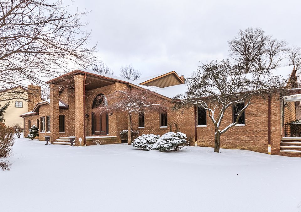 1st image of 2897 Oakwood Dr