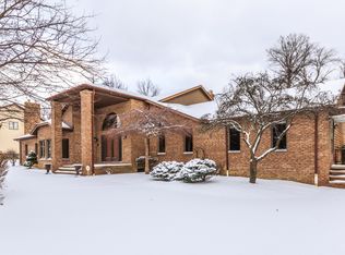 2897 Oakwood Dr, Willoughby Hills, OH