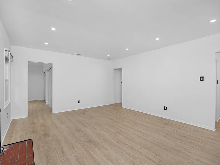 340 Avenue F — Photo 23