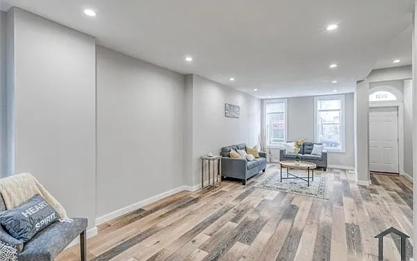 2021 W Oxford St — Photo 6