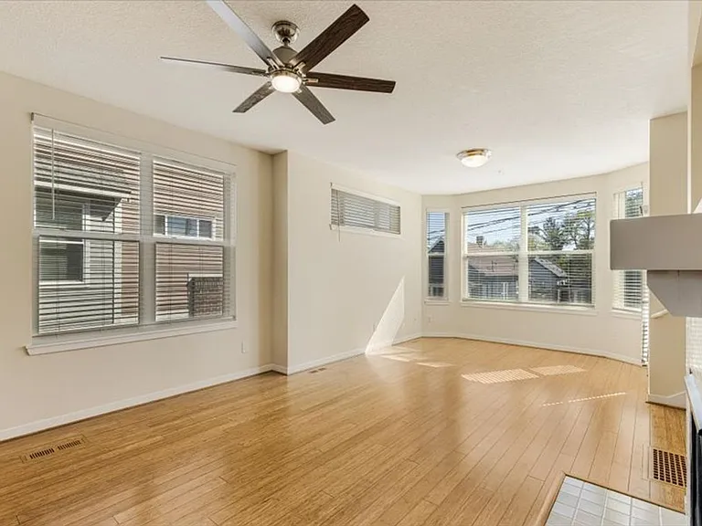 425 NE Fremont St — Photo 11