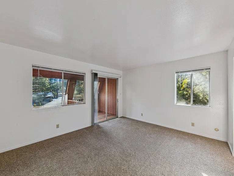 993 Woodchuck Ct — Photo 17