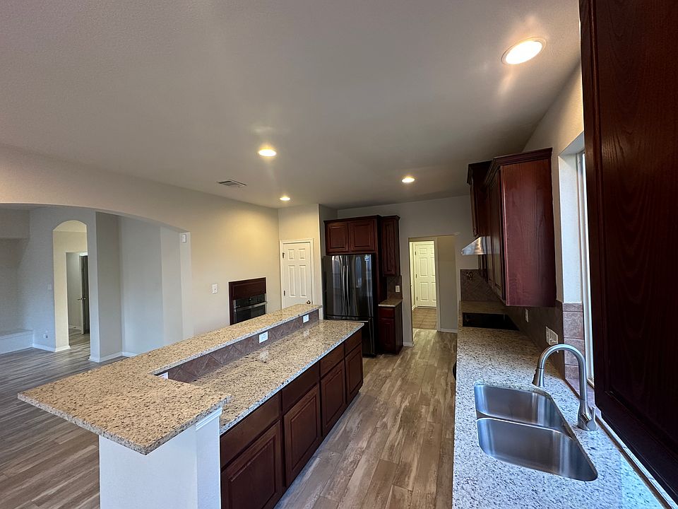 1st image of 2745 Lake Forest Dr