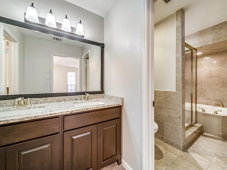 5866 Royal Rdg — Photo 2