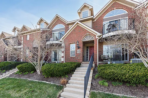 120 W Oakbrook Dr Photo 1