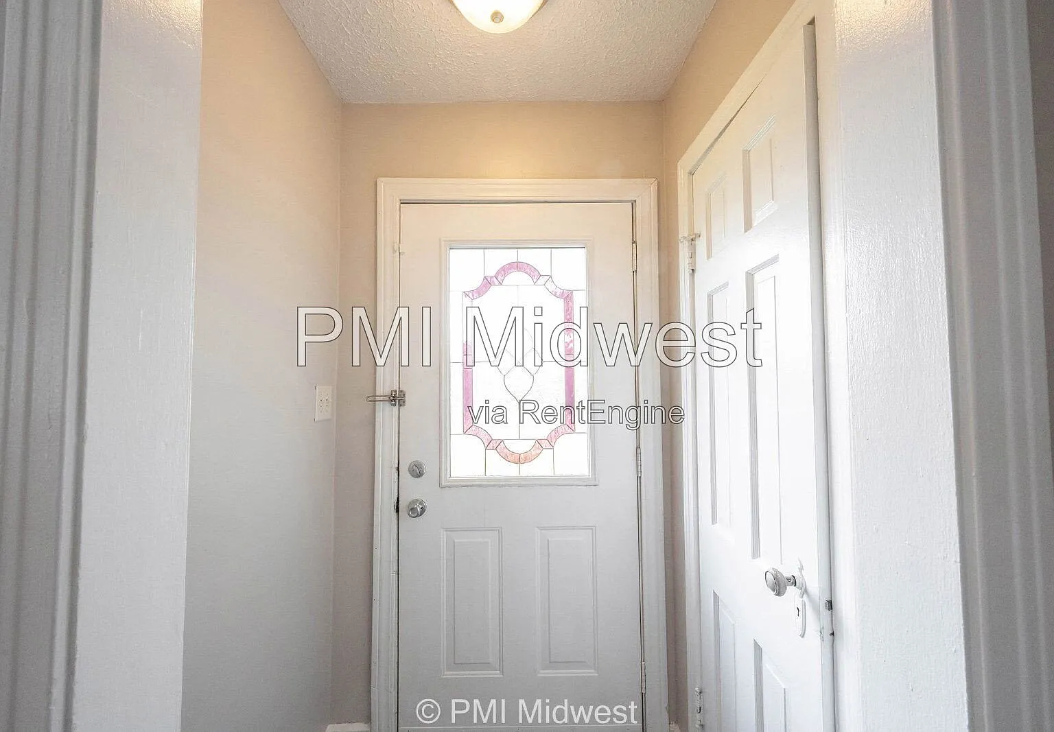 3 bed, 1.0 bath, 1064 sqft, $1,550 — Photo 3