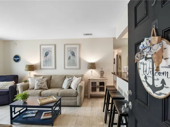 850 Mallery St #5E, Saint Simons Island, GA 31522