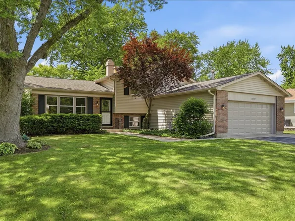 1707 Cherrywood Ln, Lindenhurst, IL 60046