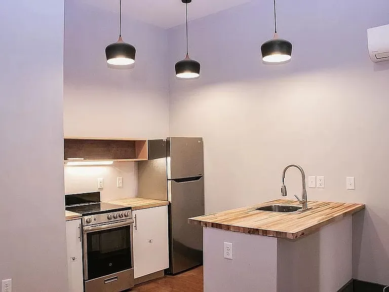 207 W McMicken Ave — Photo 3