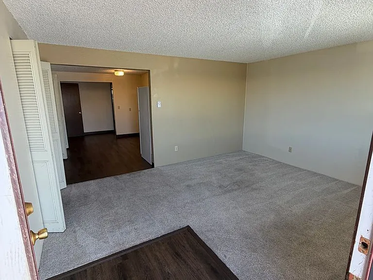 Pinewood Apartments — Photo 15