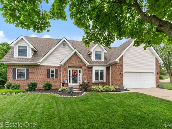 1043 Ridgeview Cir, Lake Orion, MI 48362