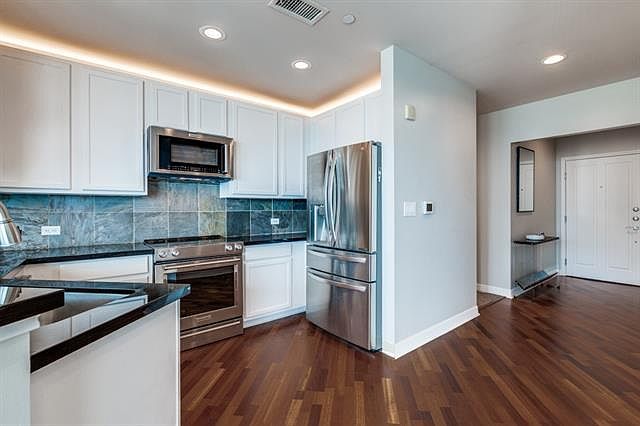 1st image of 500 Throckmorton St APT 1606