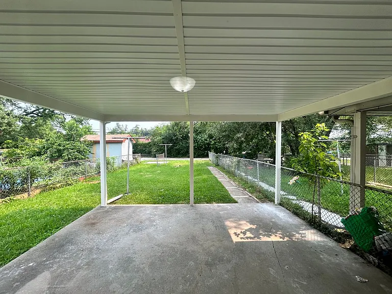 2617 Northshire Dr — Photo 9