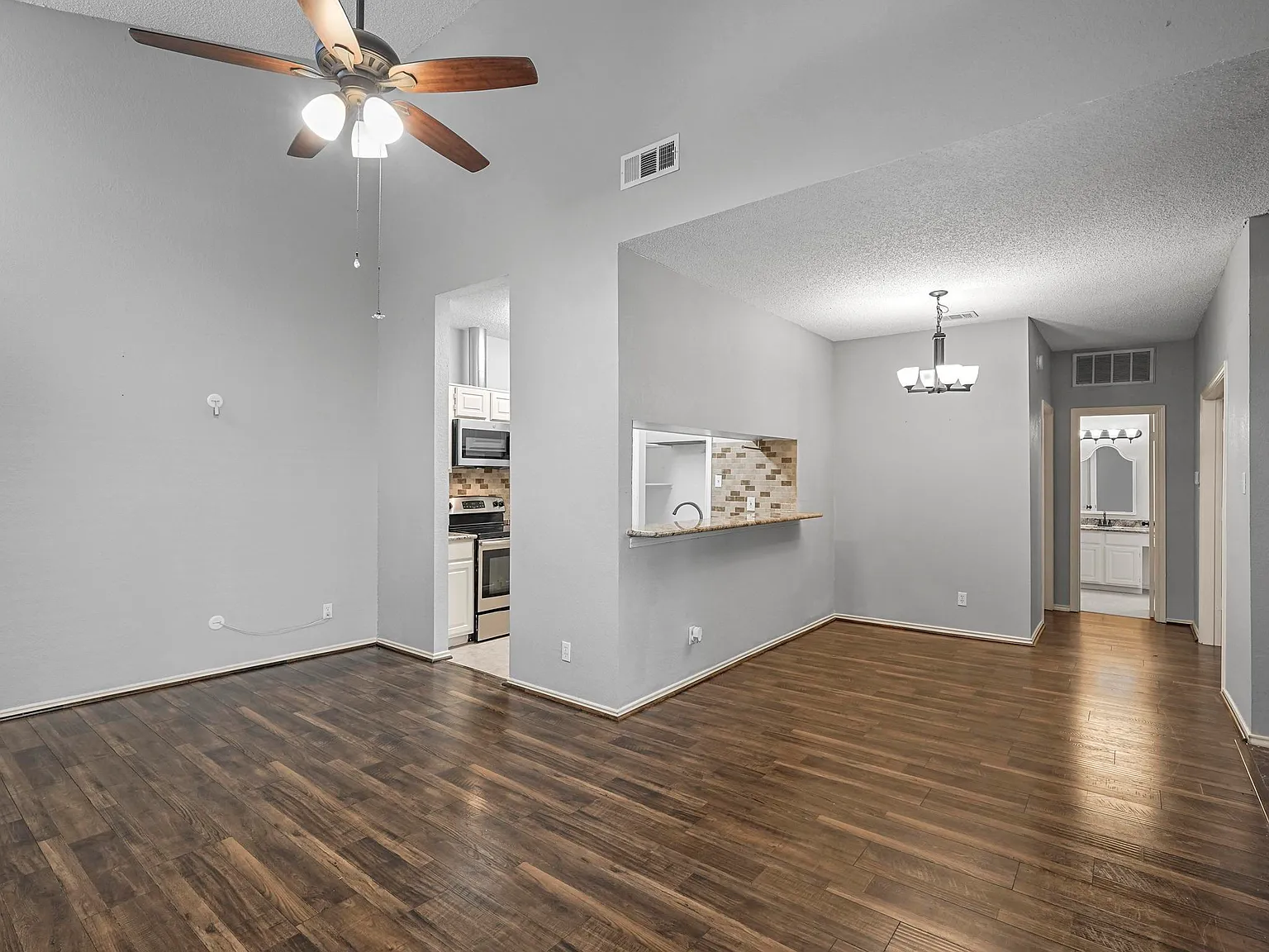 2 bed, 855 sqft, $1,499 — Photo 2