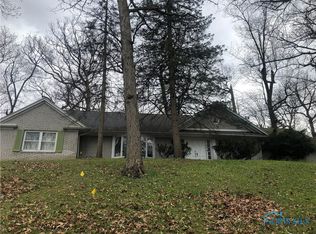 436 Forest Dr, Rossford, OH