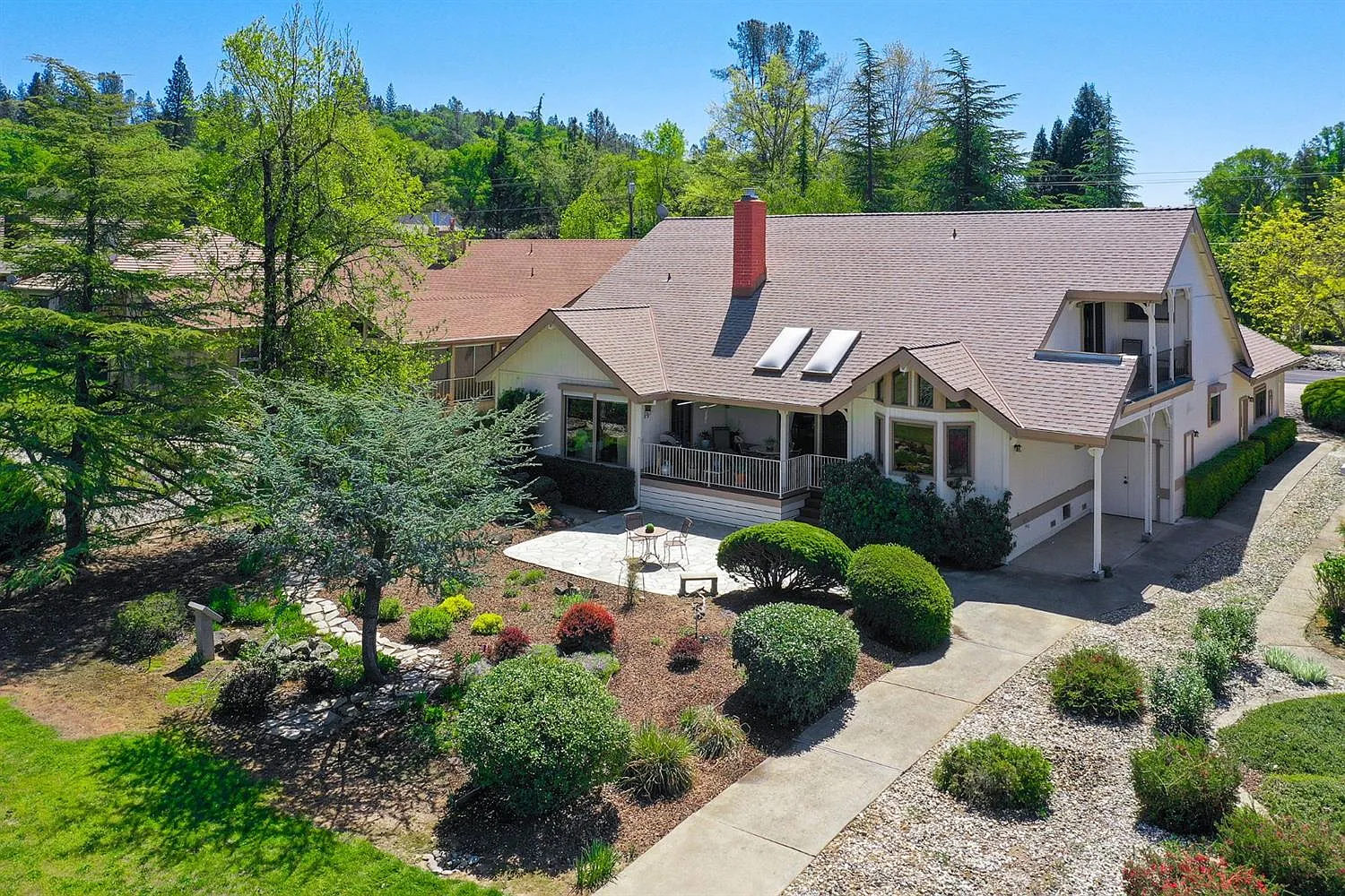 18128 Lake Forest Dr photo 1