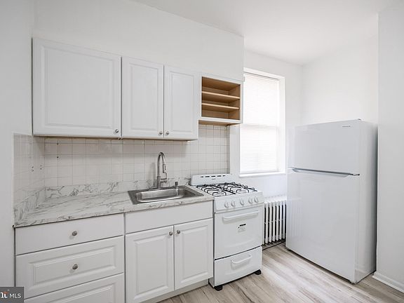 4th image of 625 10th St #2F