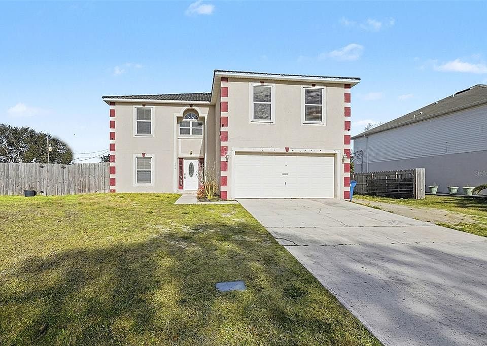 1st image of 194 Abalone Rd NW