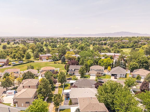 5th image of 1608 N Saint Andrews Dr W