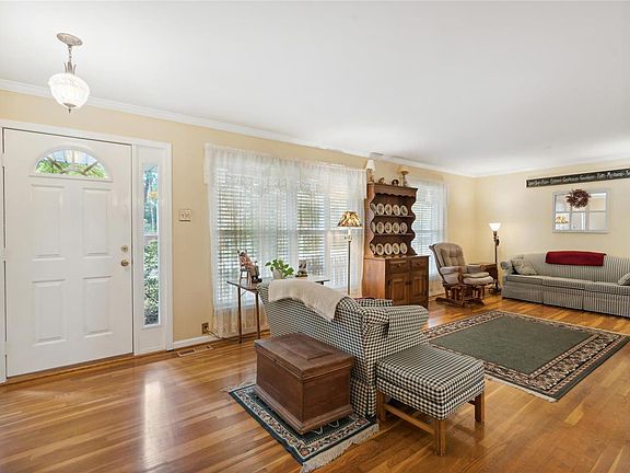 4th image of 4927 Dorsie Dr