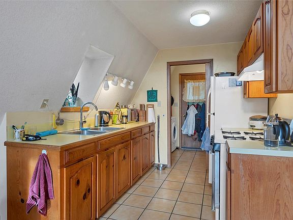 2nd image of 4324 Macaulay Rd