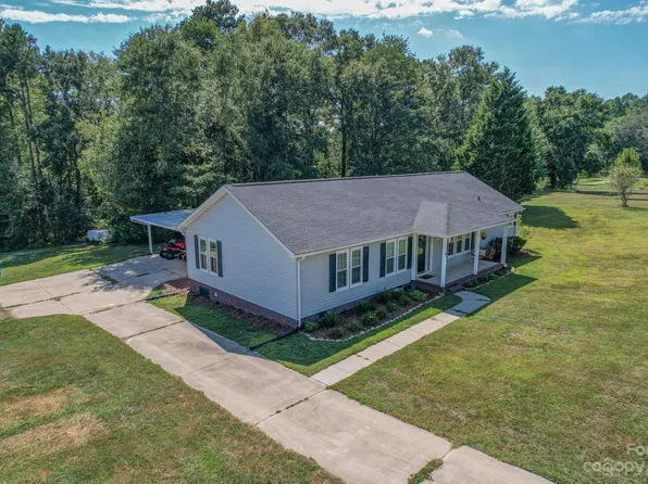 1141 Meadow Way Dr, Dallas, NC 28034