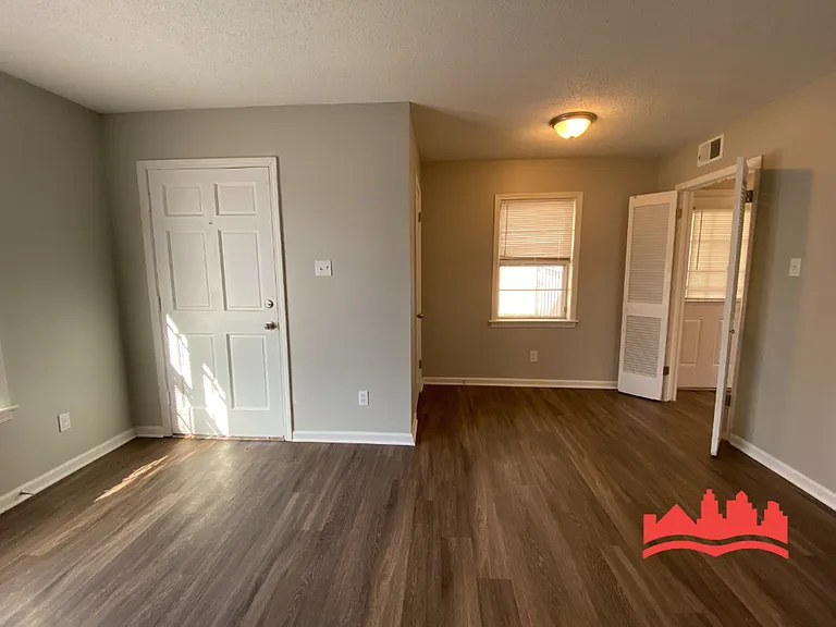 4574 Whiteside St — Photo 6