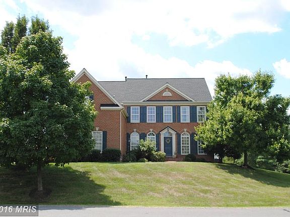 Grand Estate with 3 Car Side Load Garage