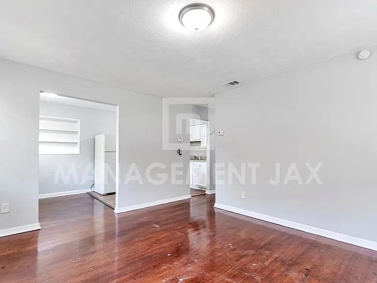 2128 W 15th St — Photo 6