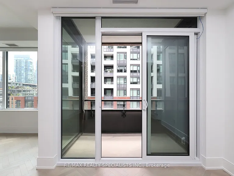 455 Wellington St W #704 — Photo 24