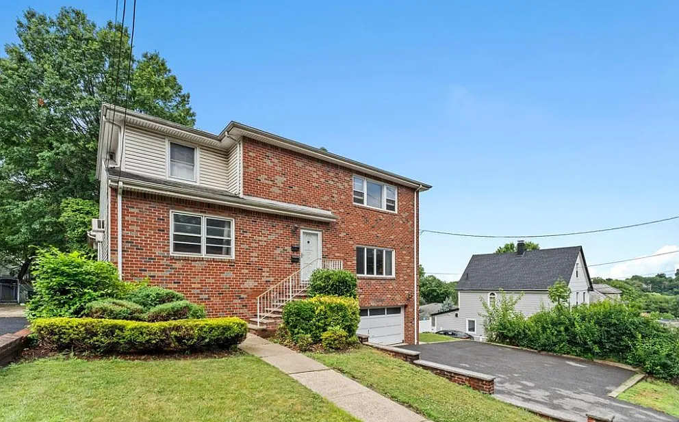 3 bed, $3,200 — Photo 1