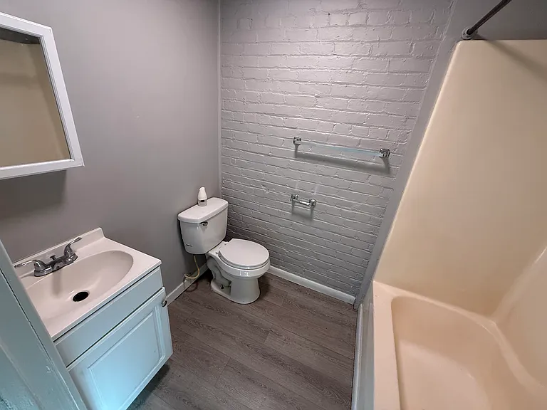 809 Oak St #1 — Photo 4