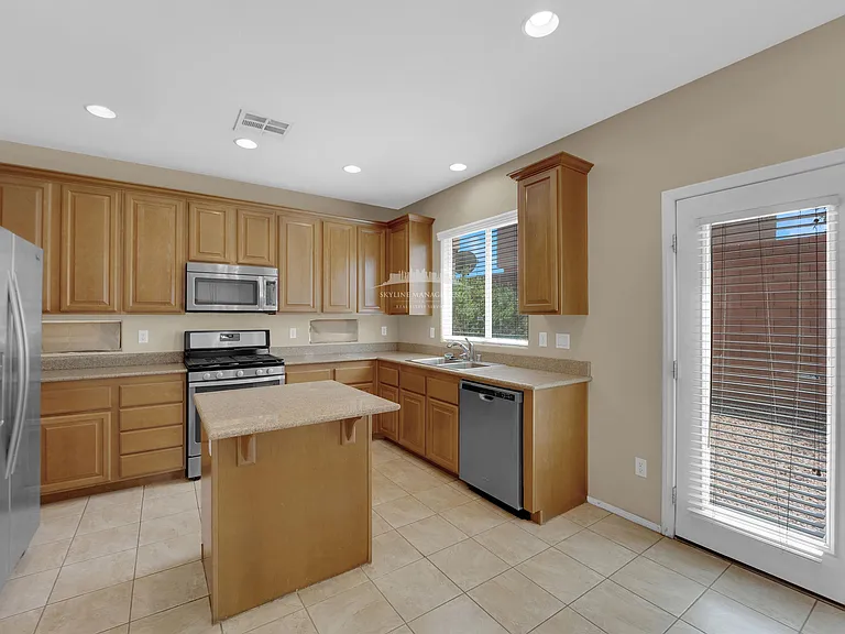 680 Forest Peak St — Photo 15