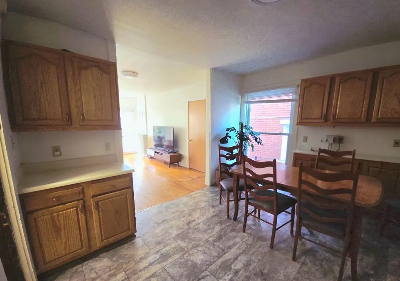 506 W. College — Photo 3