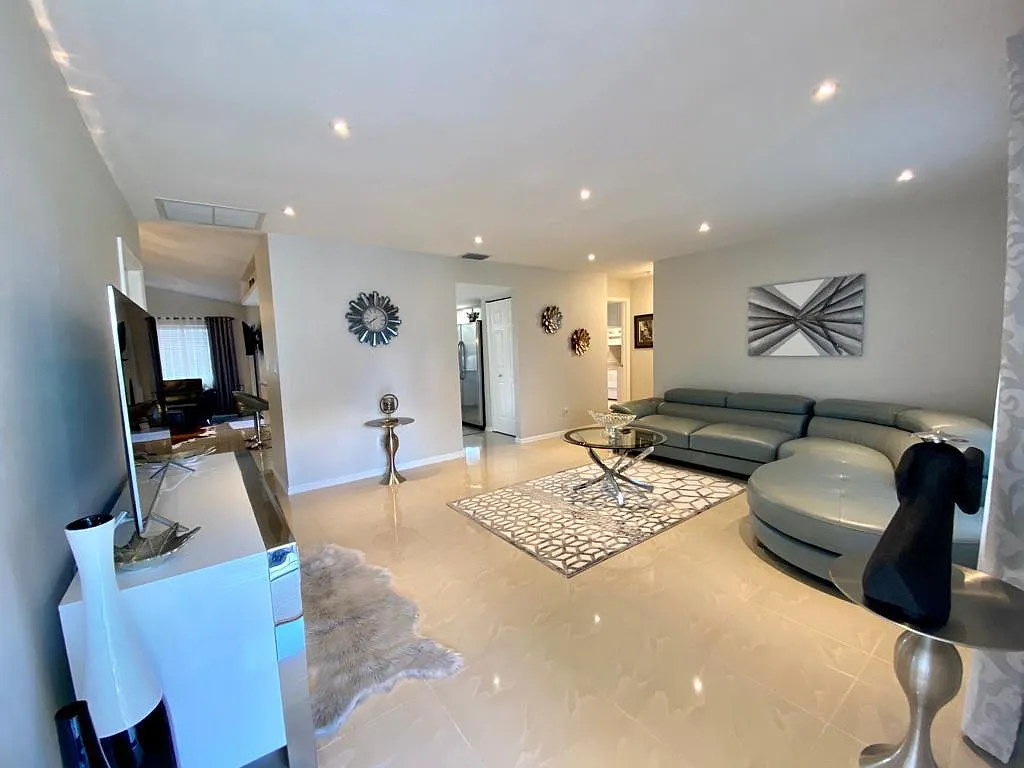 3 bed, 1630 sqft, $3,500 — Photo 4