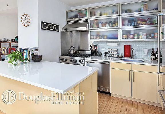 3rd image of 105 Norfolk St #5BB